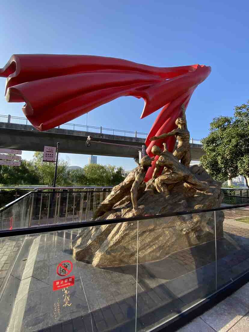 这雕塑，终于知道是什么意思