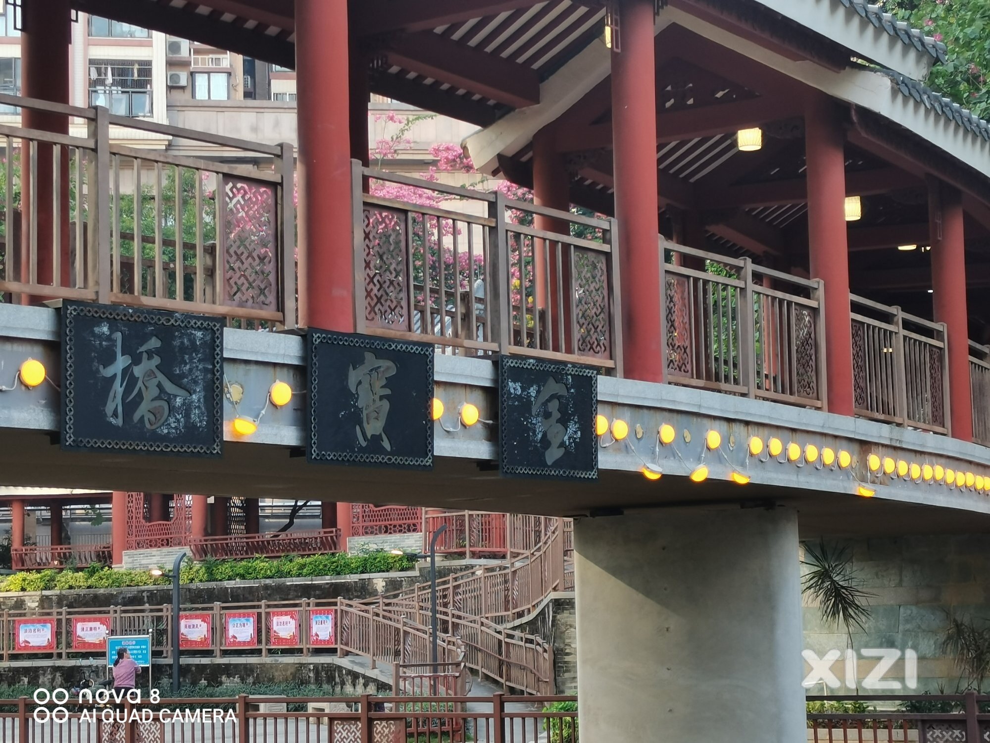 早上九点还亮着灯呢