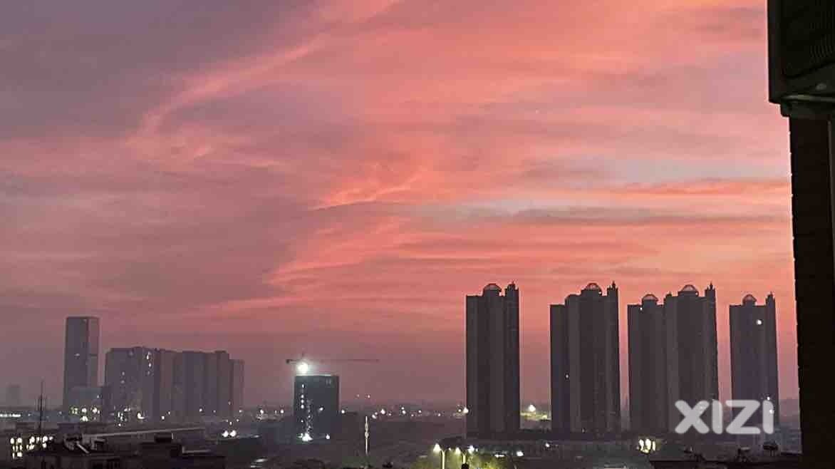 今天早上的粉色天空