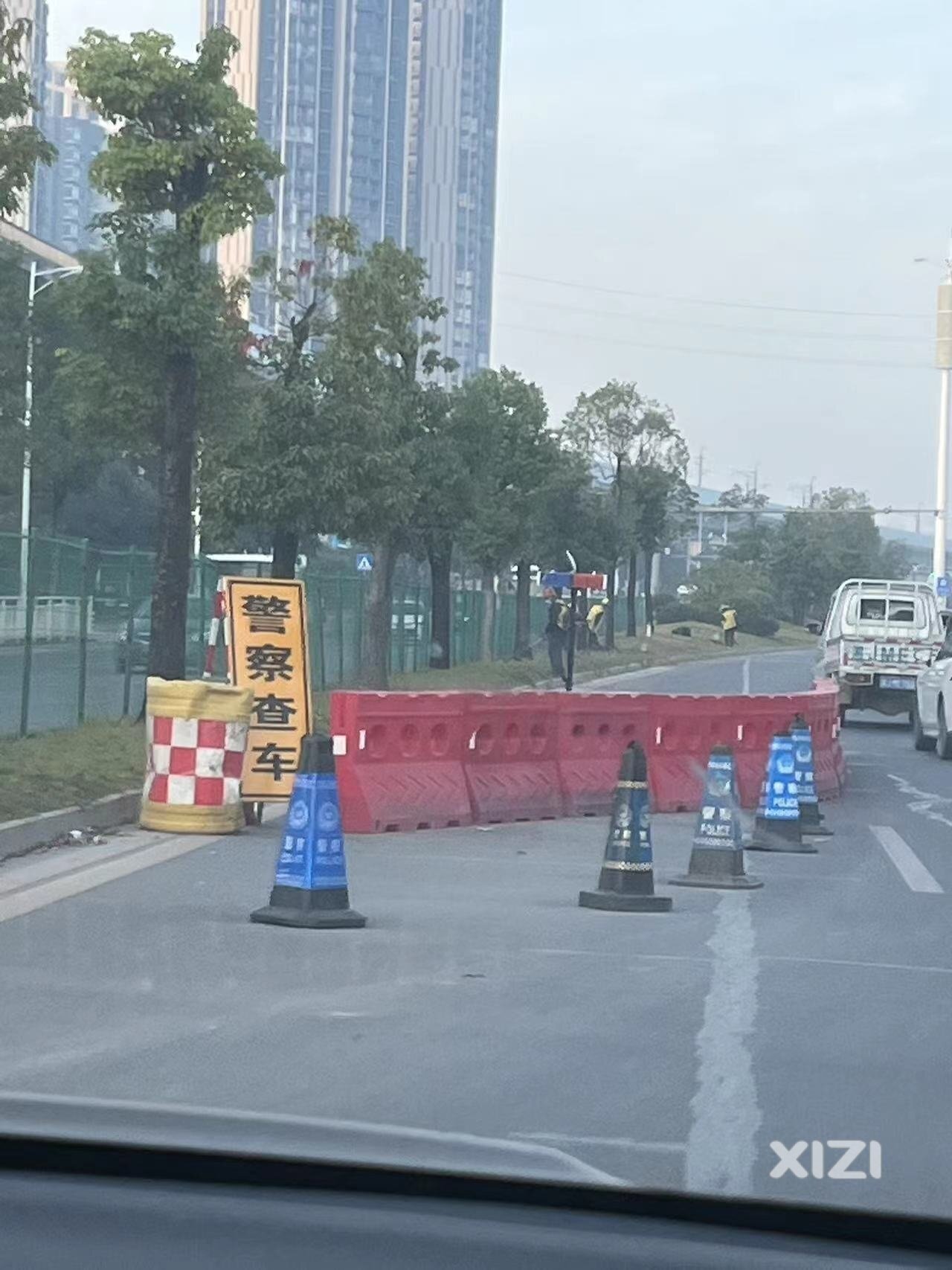 交警路障