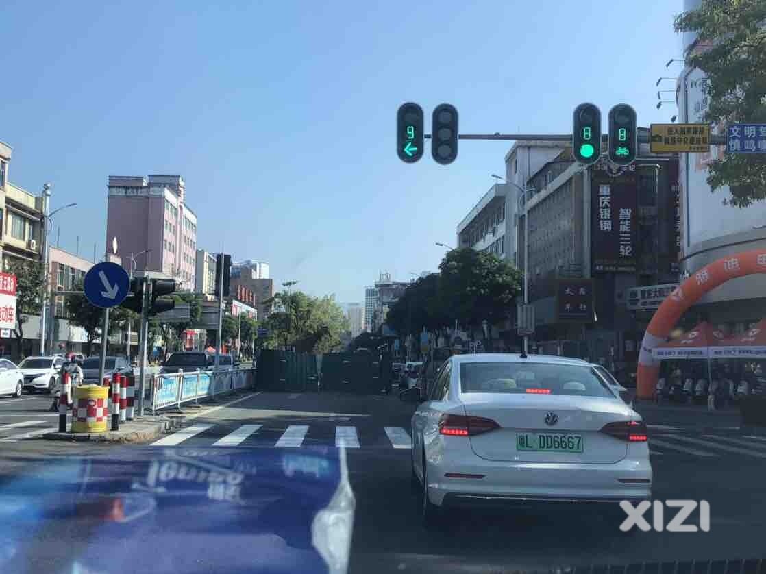 咪咪摸摸