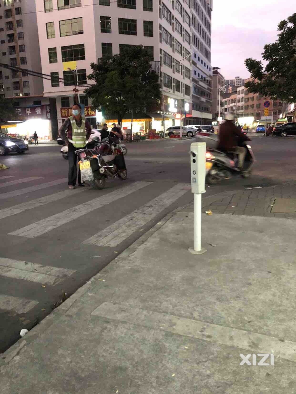 就这样在路上站了好久