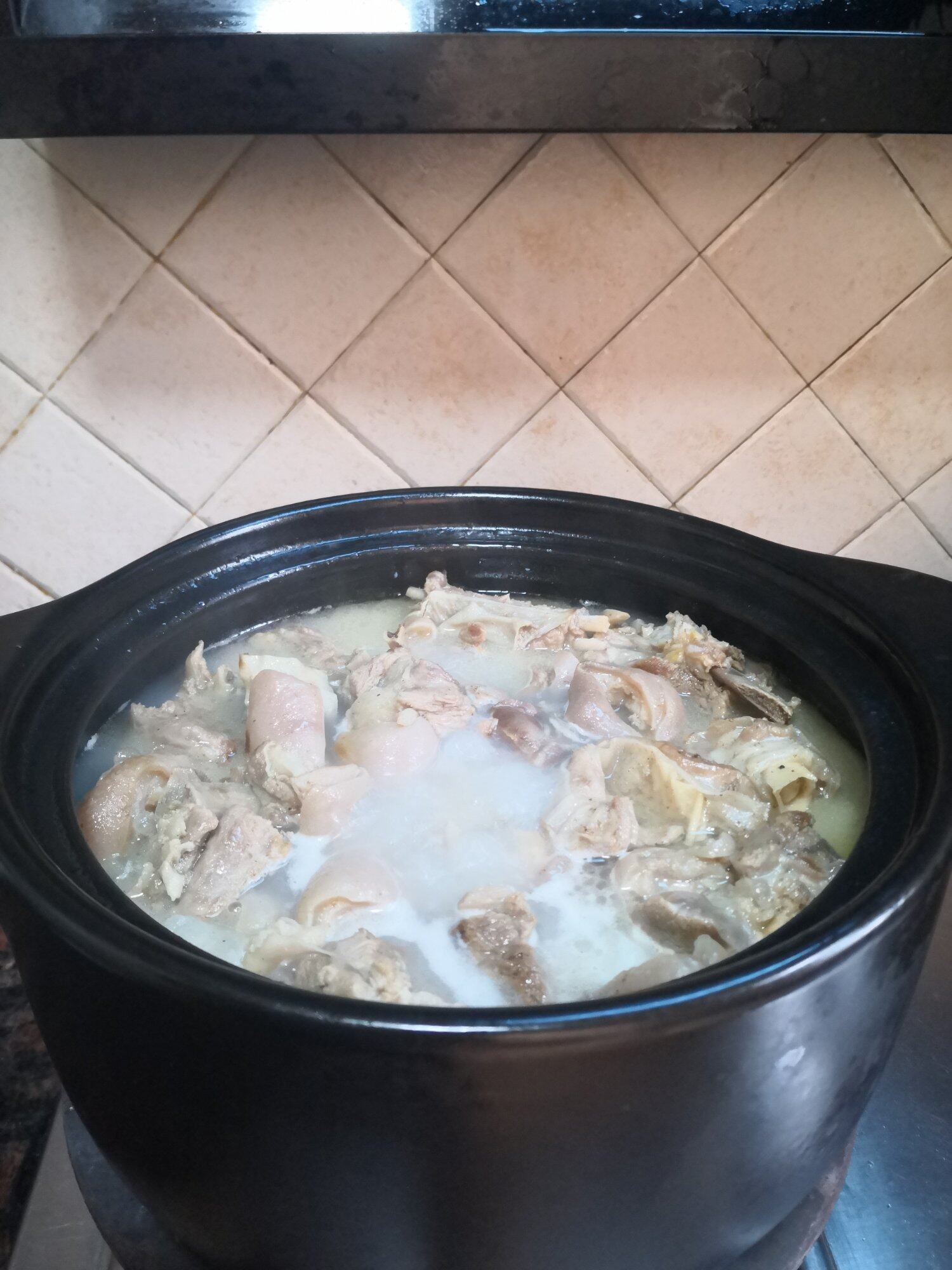 清炖羊肉有诀窍，两招去腥膻味，出锅汤奶白鲜美肉嫩香
