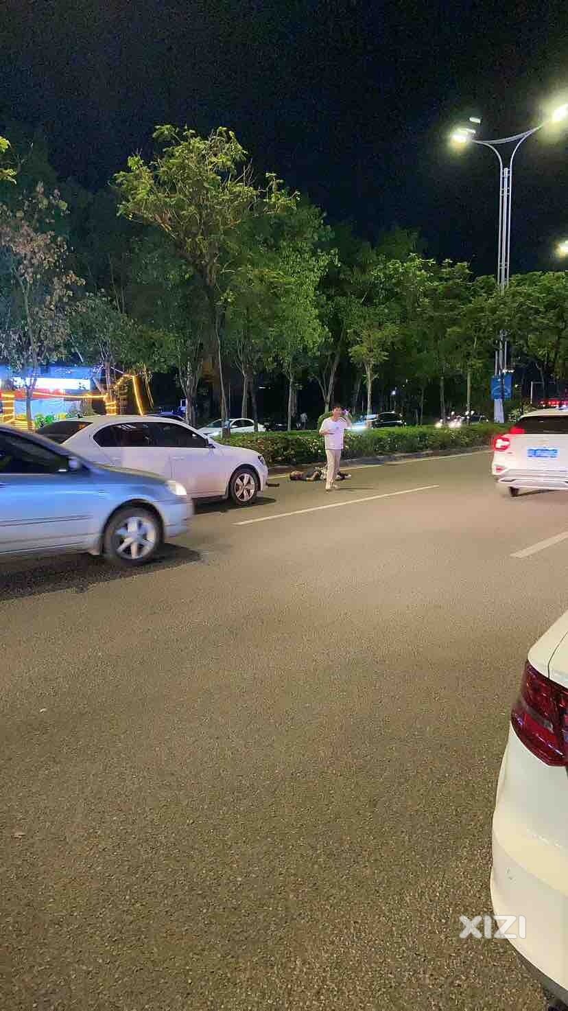 一中门口又出车祸了…