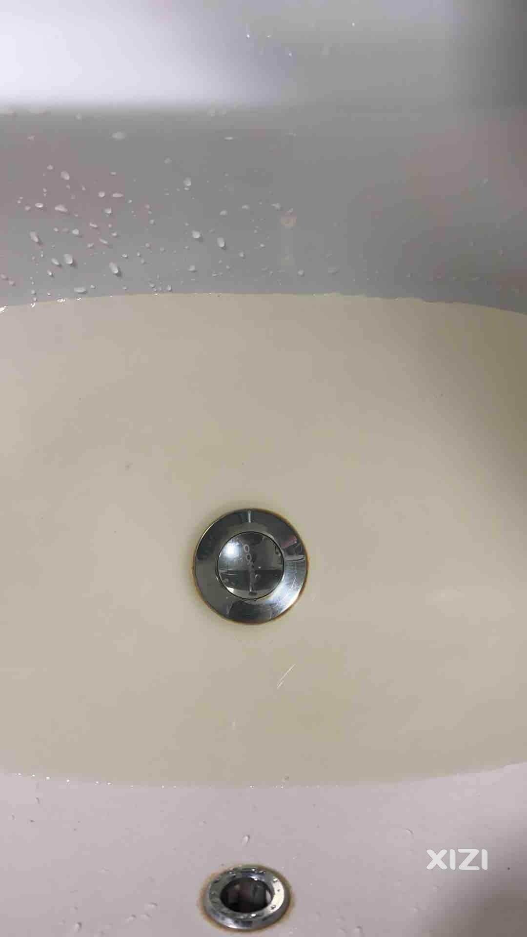 国际新城的水特别非常“清澈”，特别下雨天