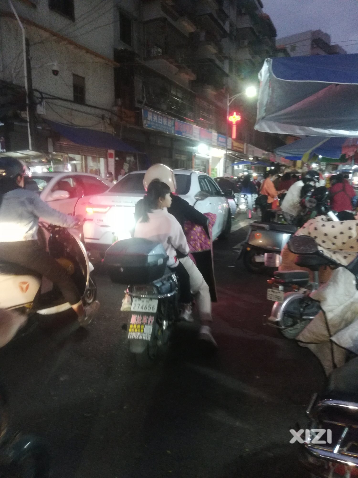 沒有领导关注下平山街道园岭路天天堵车的问题吗？