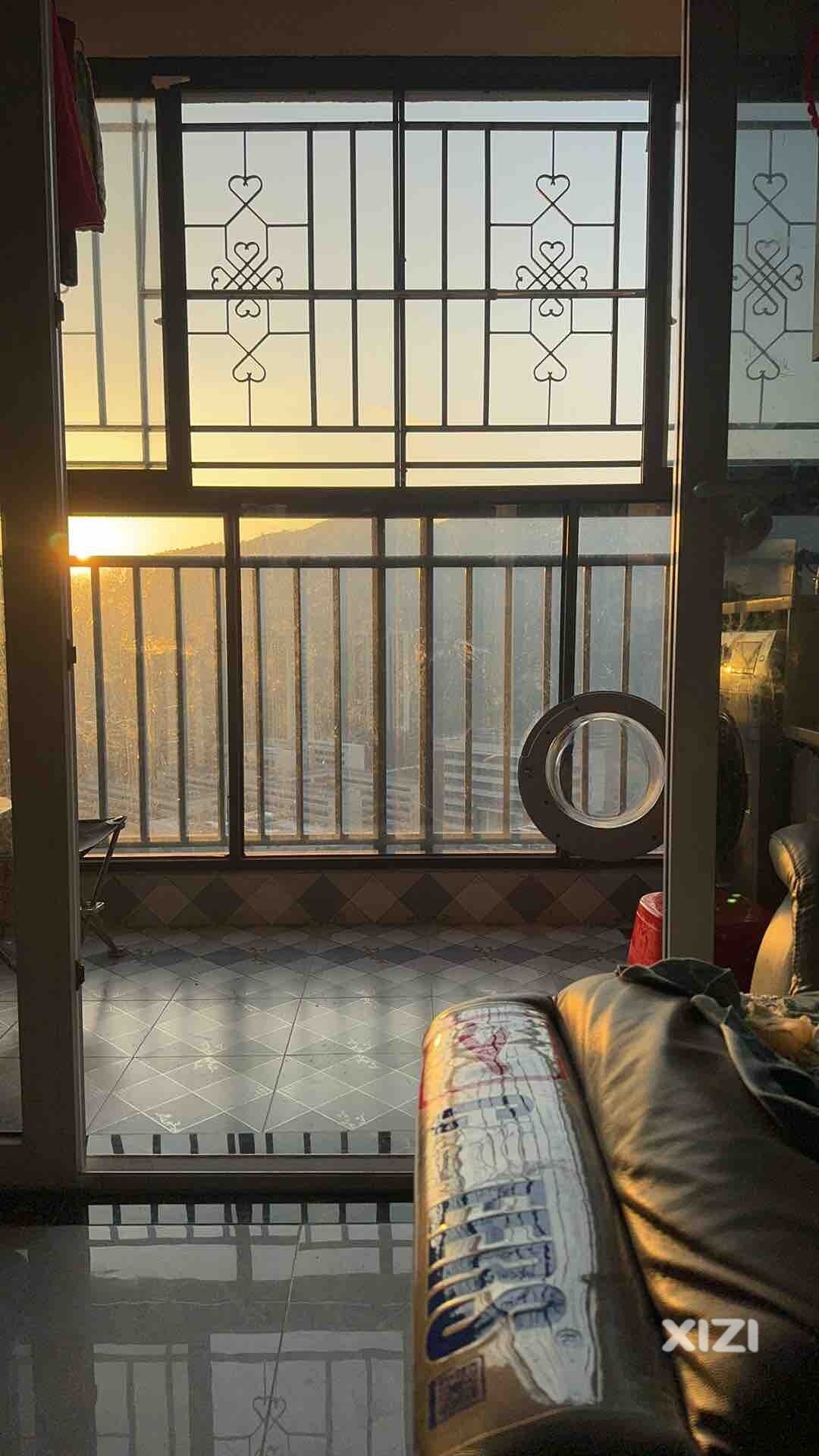 比亚迪商圈这有个人扛不住了