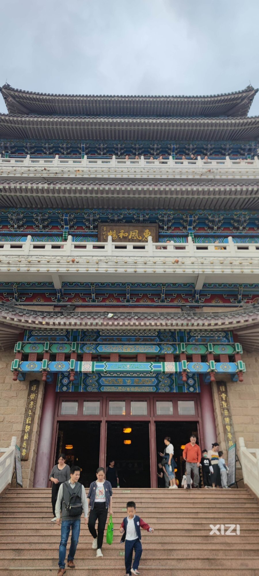 现在天气凉爽不热不冷，西友们可以相约爬高榜山