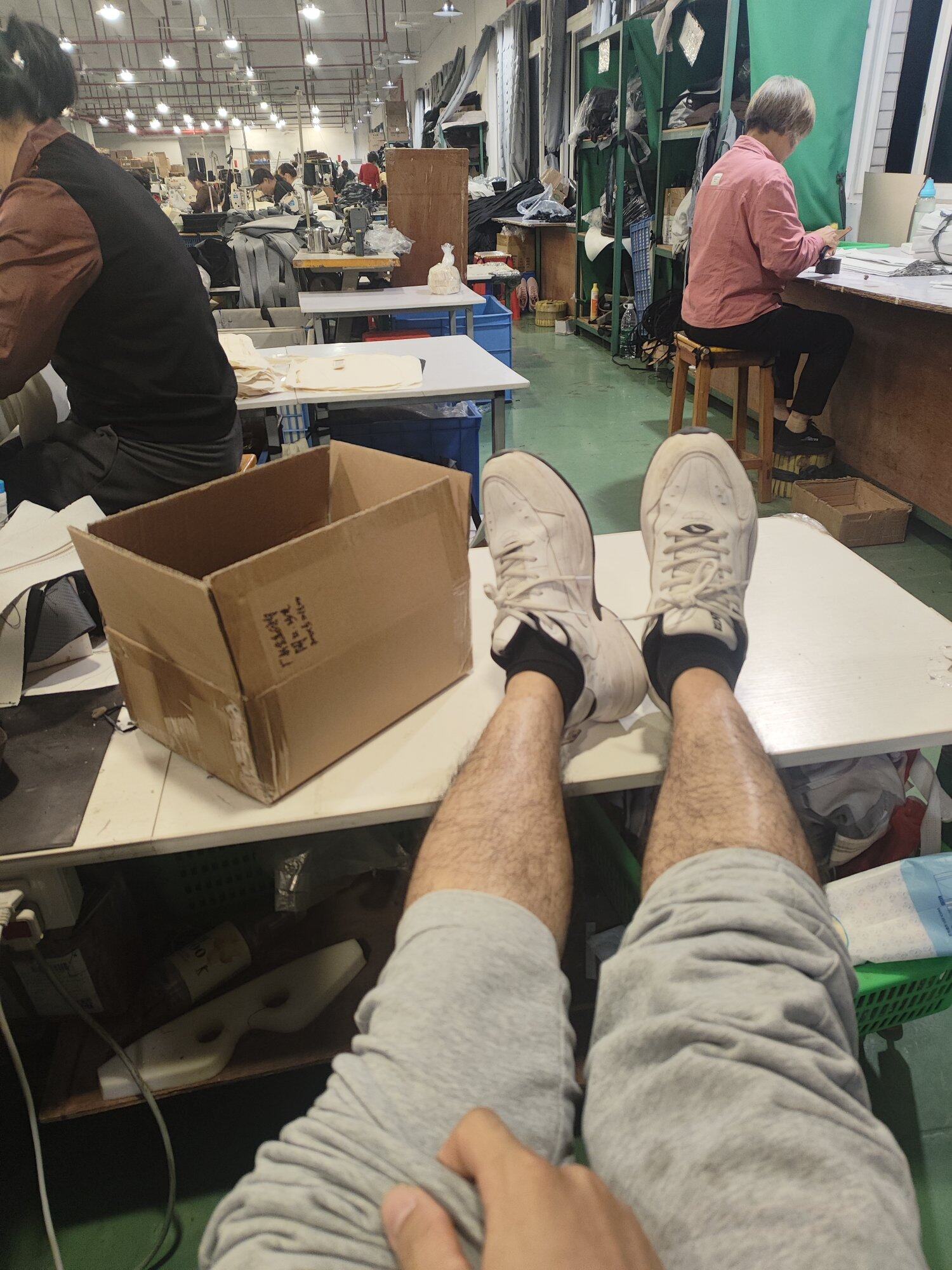 本人男，37岁，身高1米68，职校毕业，制衣厂组长，月入5-7千