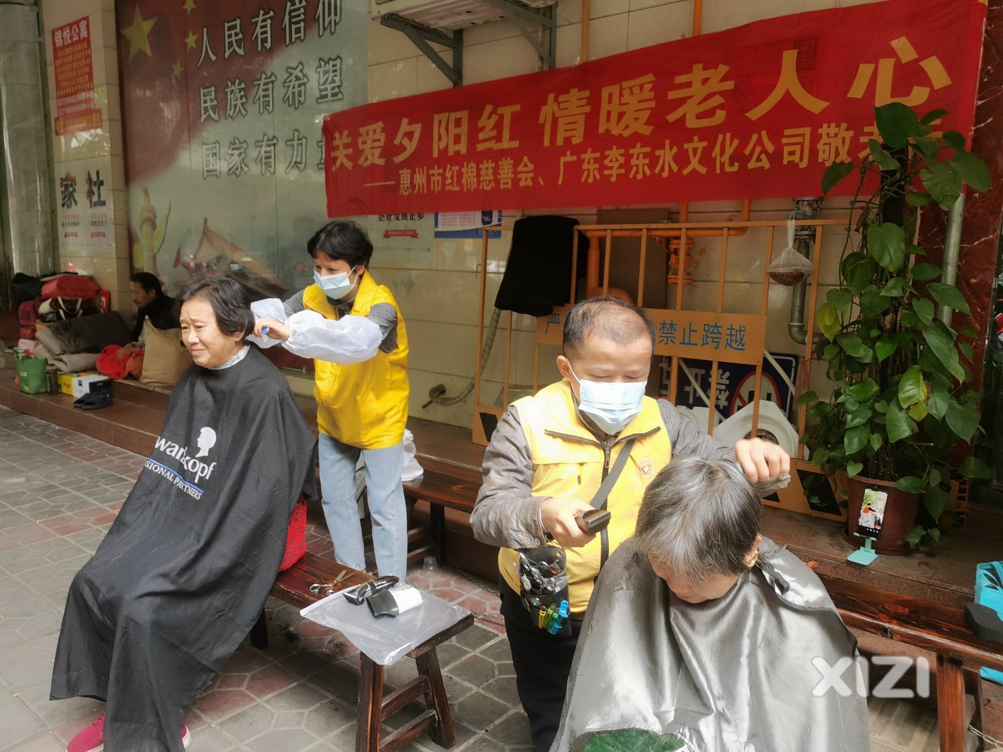 敬老义剪传真情 关爱老人暖人心