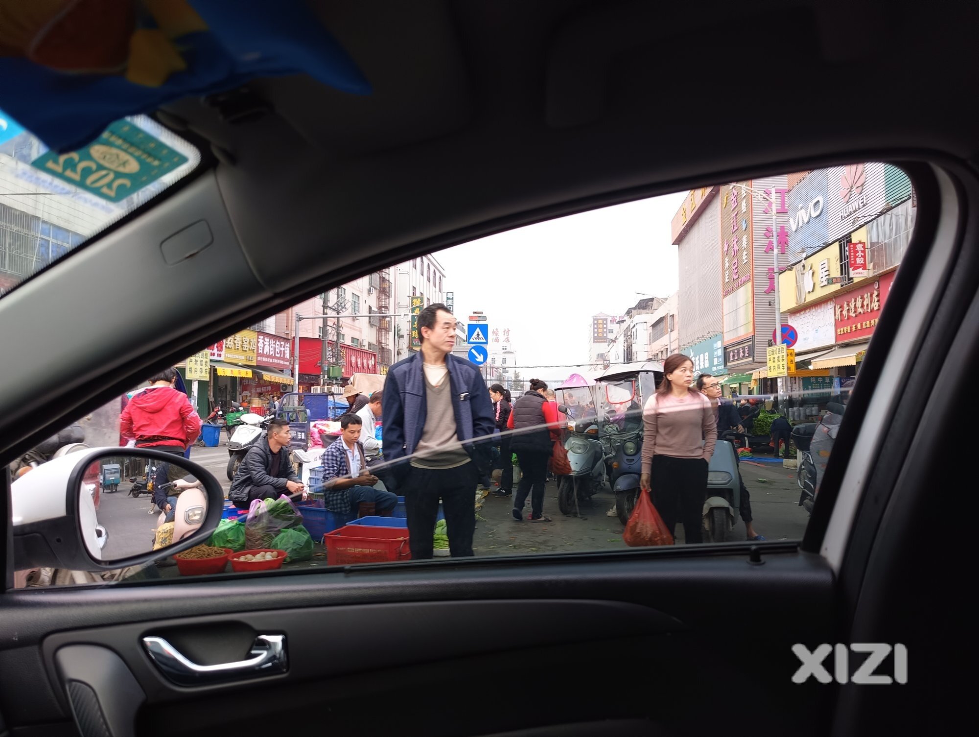 吉隆商贸城红绿灯
