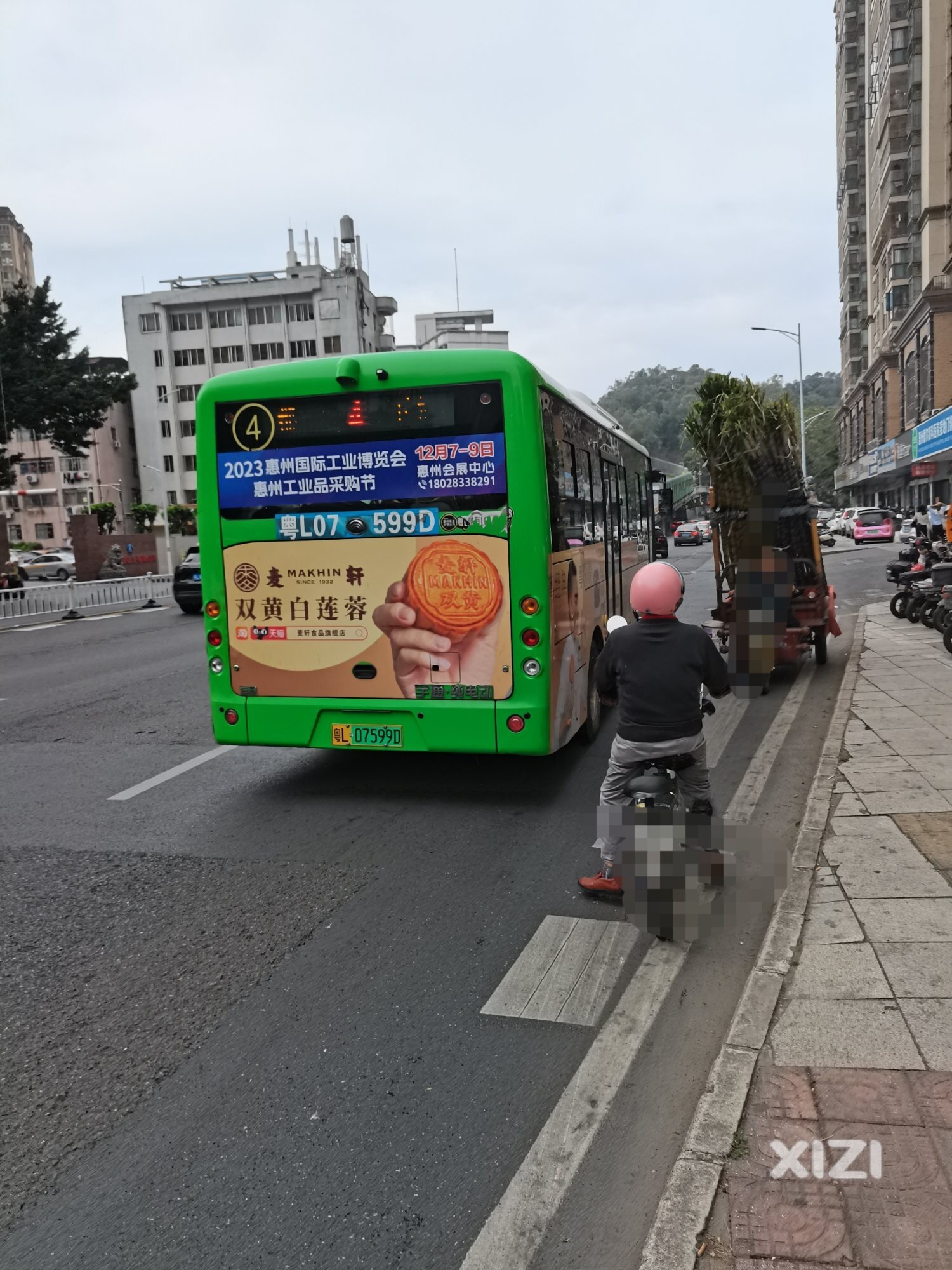宝宝在公交车上尿急怎么办？