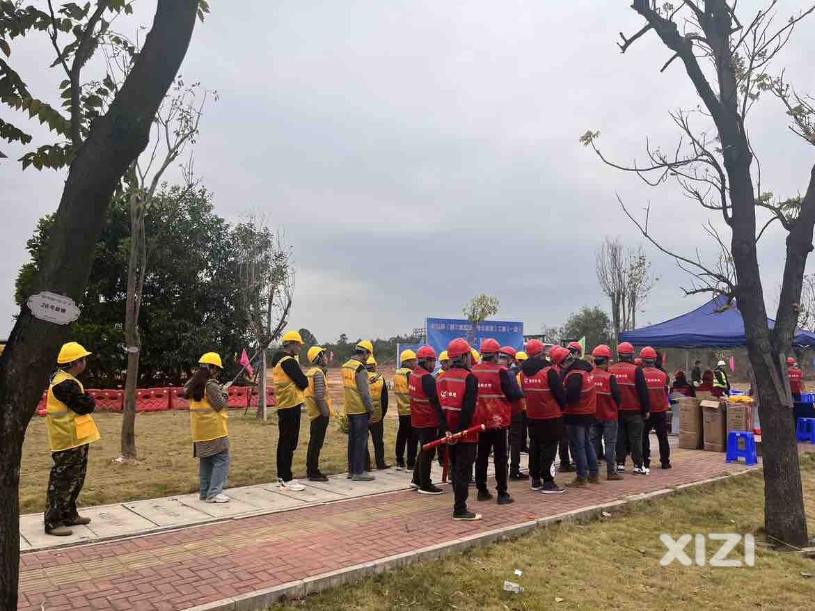 鸿润南韵花园旁宏达路
