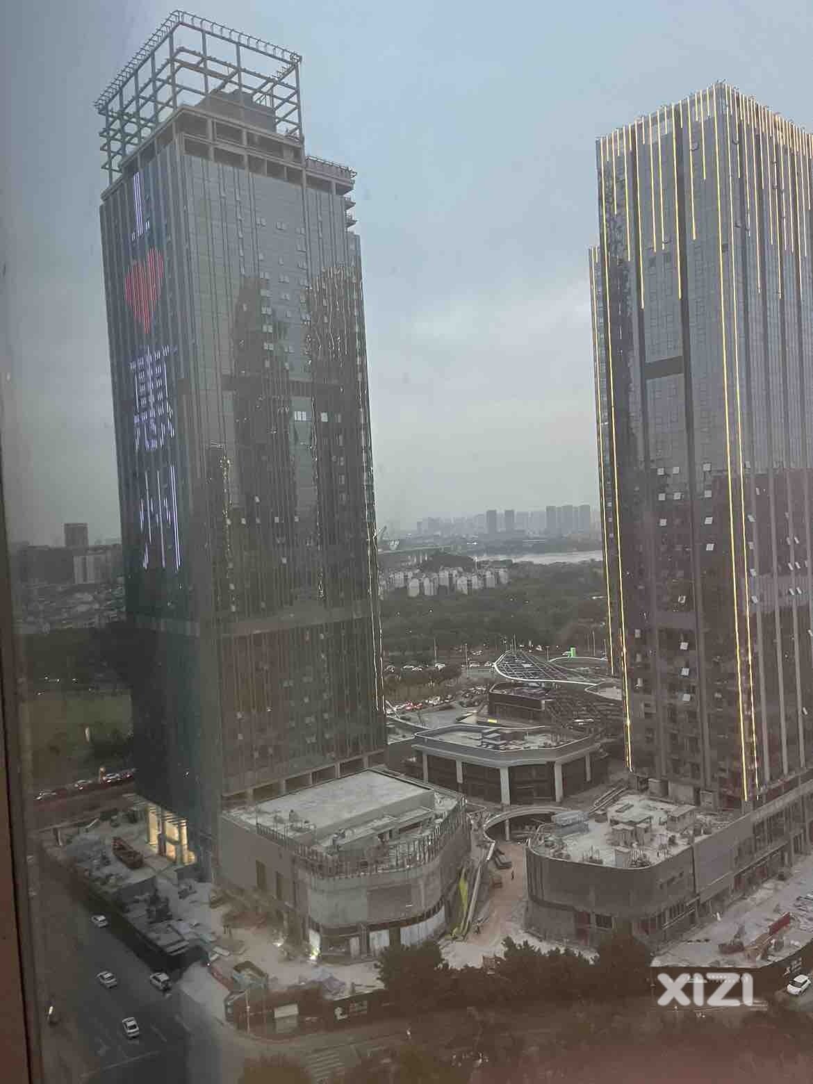 惠州中海广场外墙亮灯了