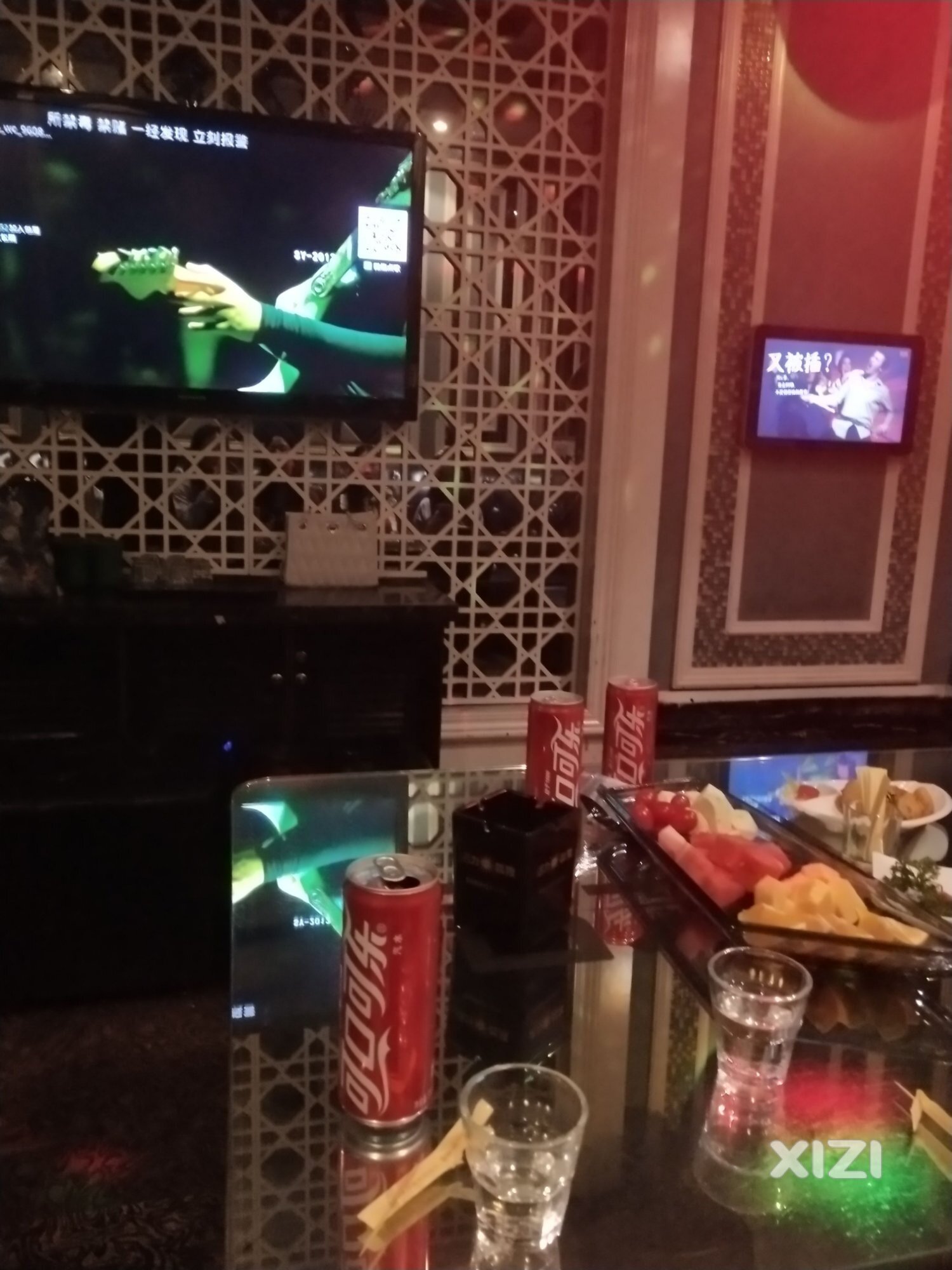 KTV越来越少人去了，现在很多年青人不去KTV唱歌。
