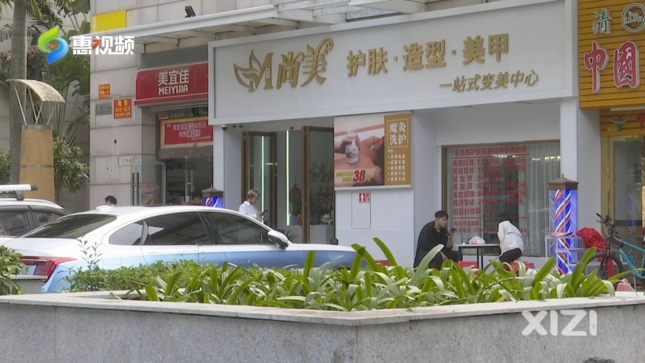 交钱在理发店做正骨 她后悔了....