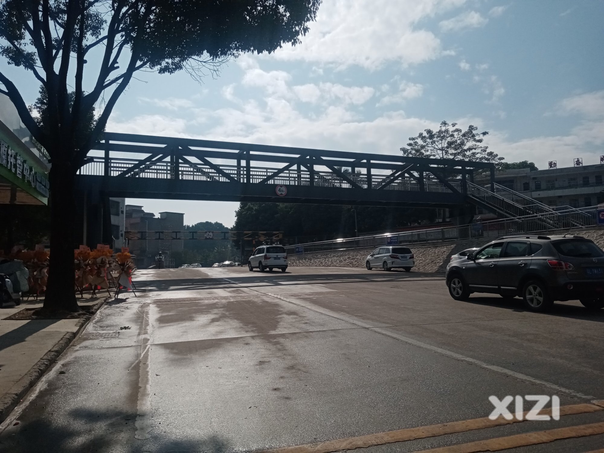 惠东吉隆首条城镇天桥