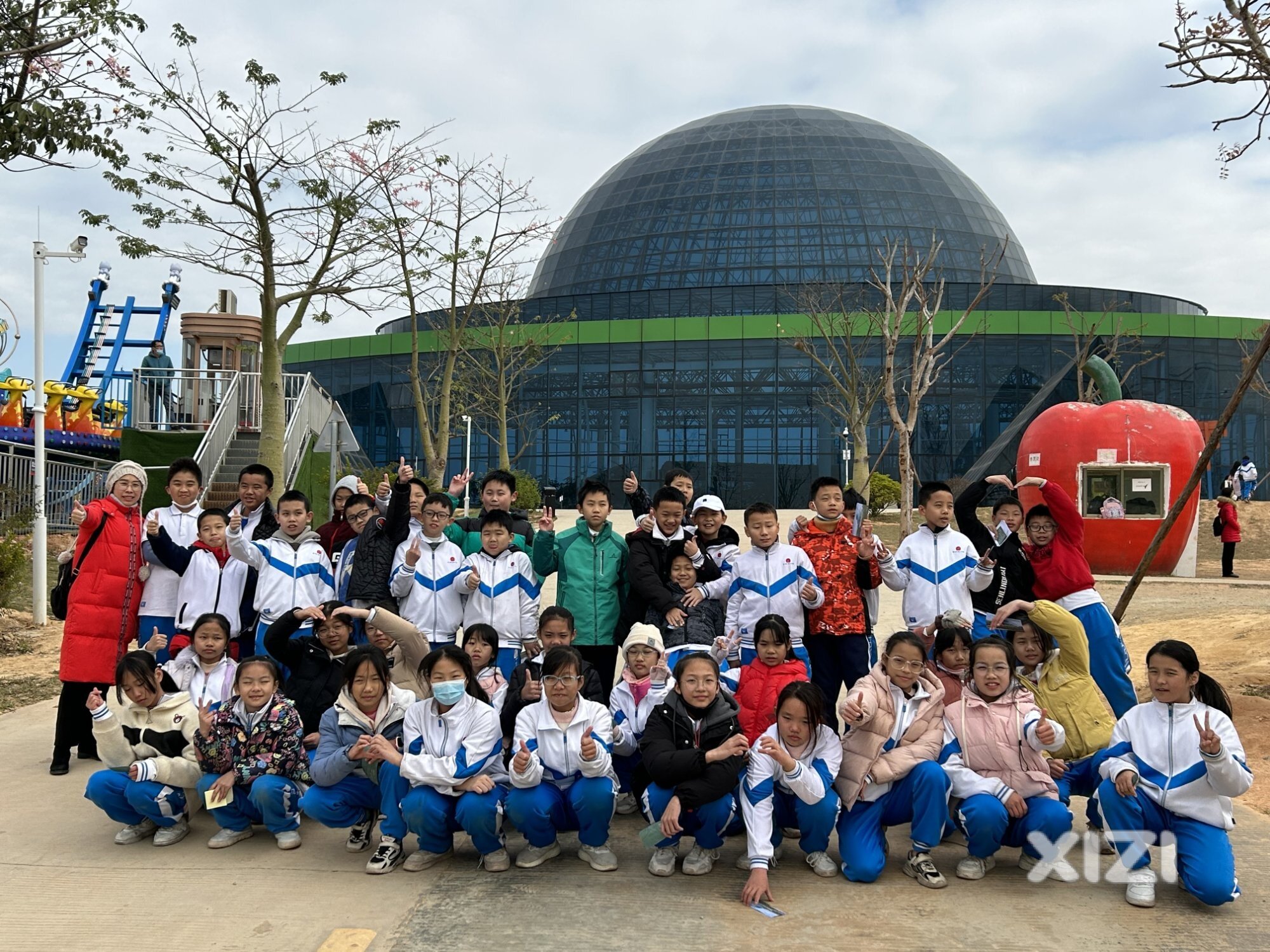 学校组织研学