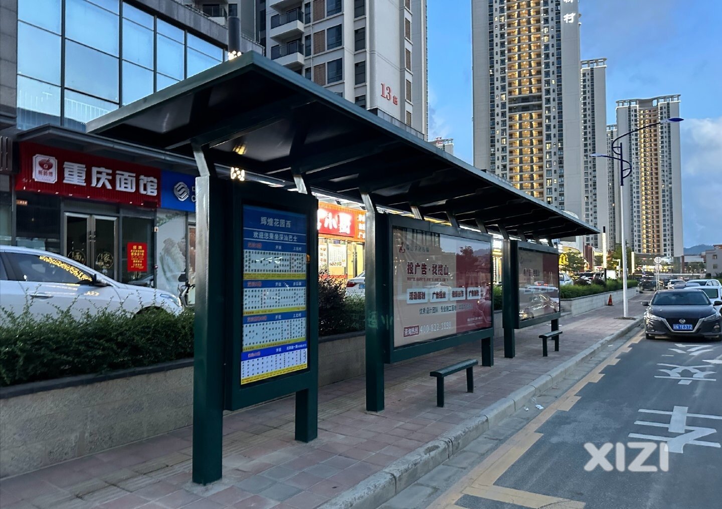 深汕特别合作区公交站台，路牌，街道小型洒水车，街道小型扫地车