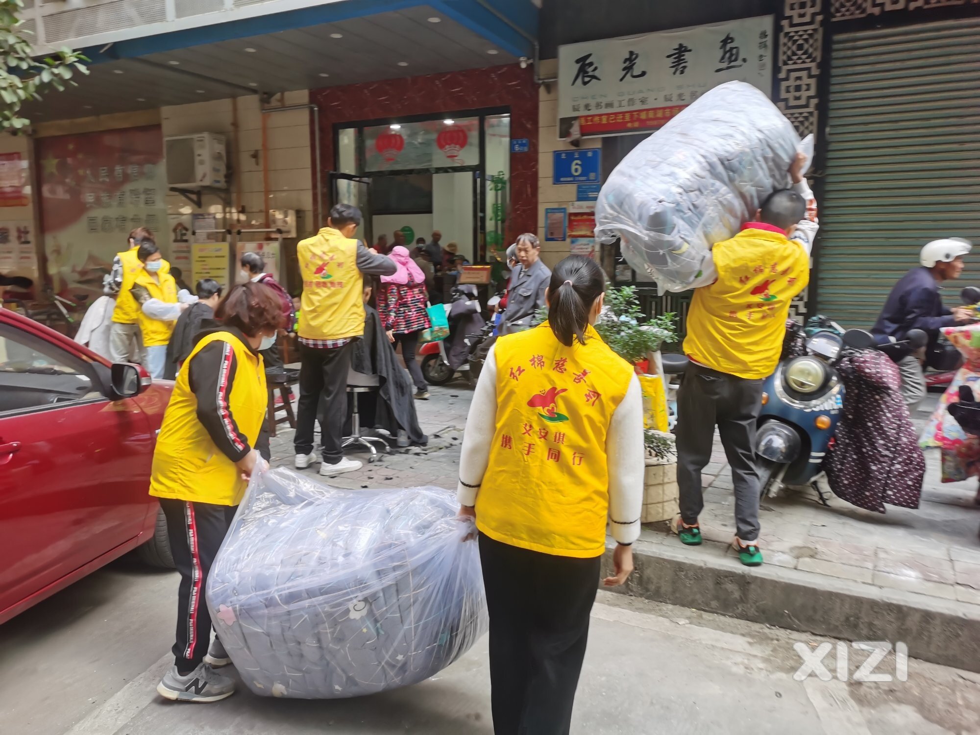 “敬老义剪传真情 关爱老人暖人心”