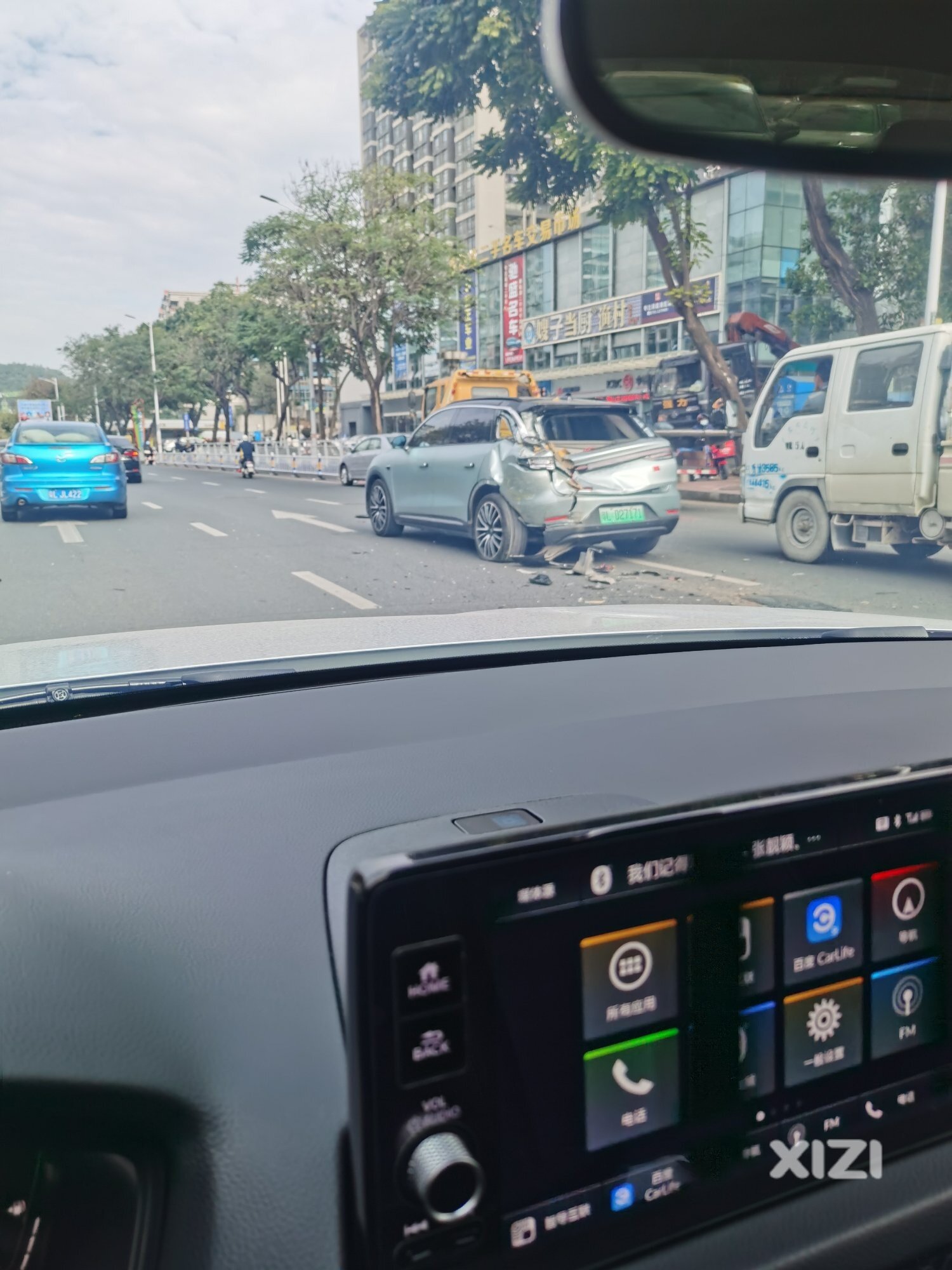 一条路2个事故
