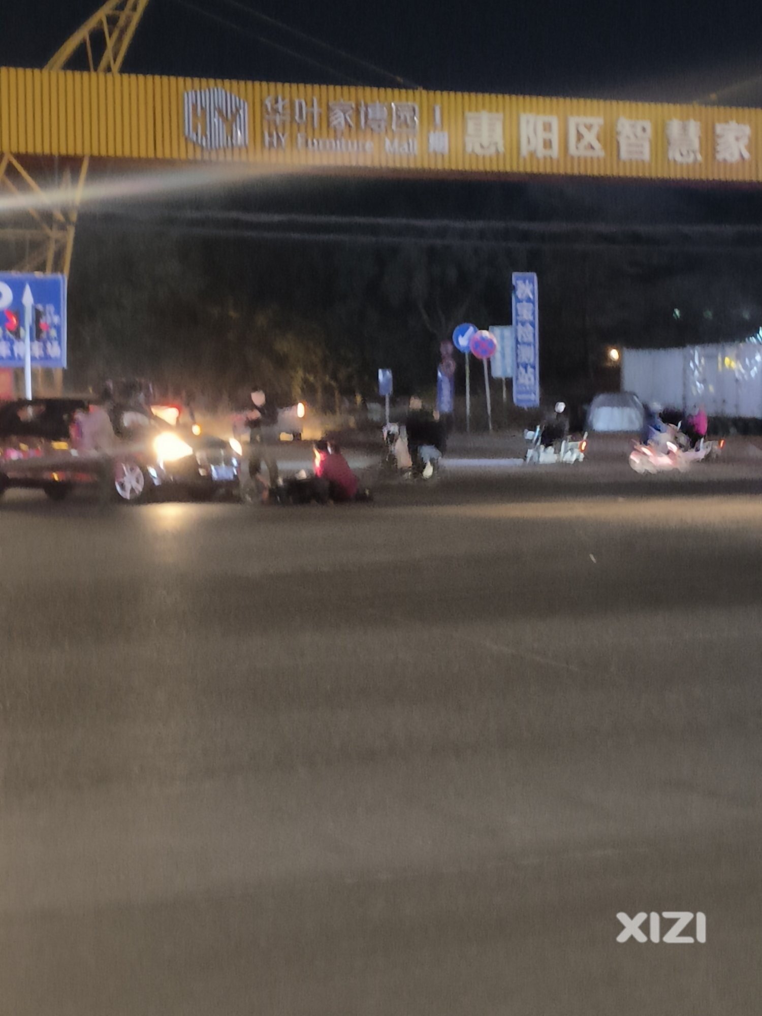 新塘华叶家博园车祸现场