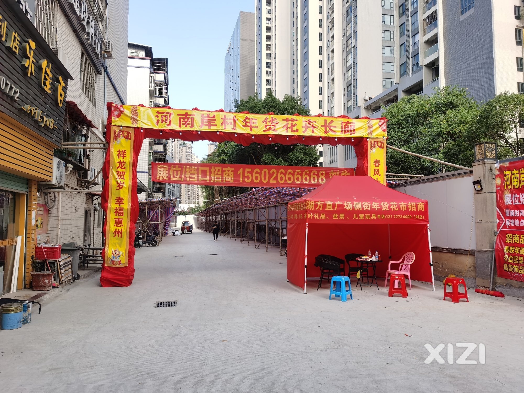 方直广场附近的居民们