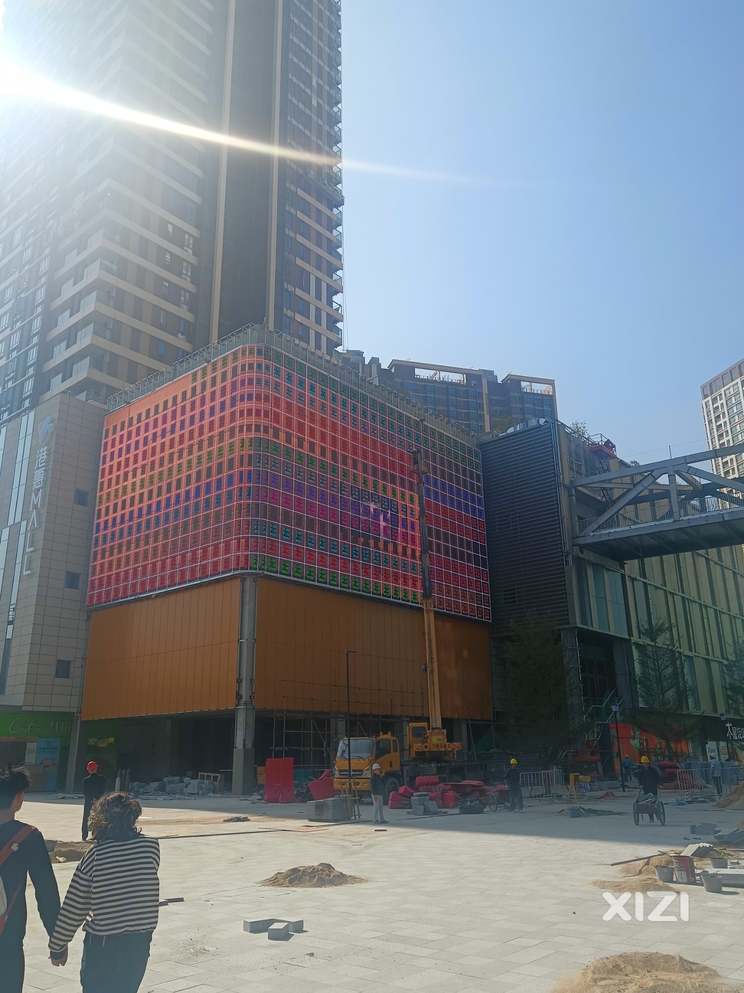 港惠三期巨屏开启，开启新的网红打卡地
