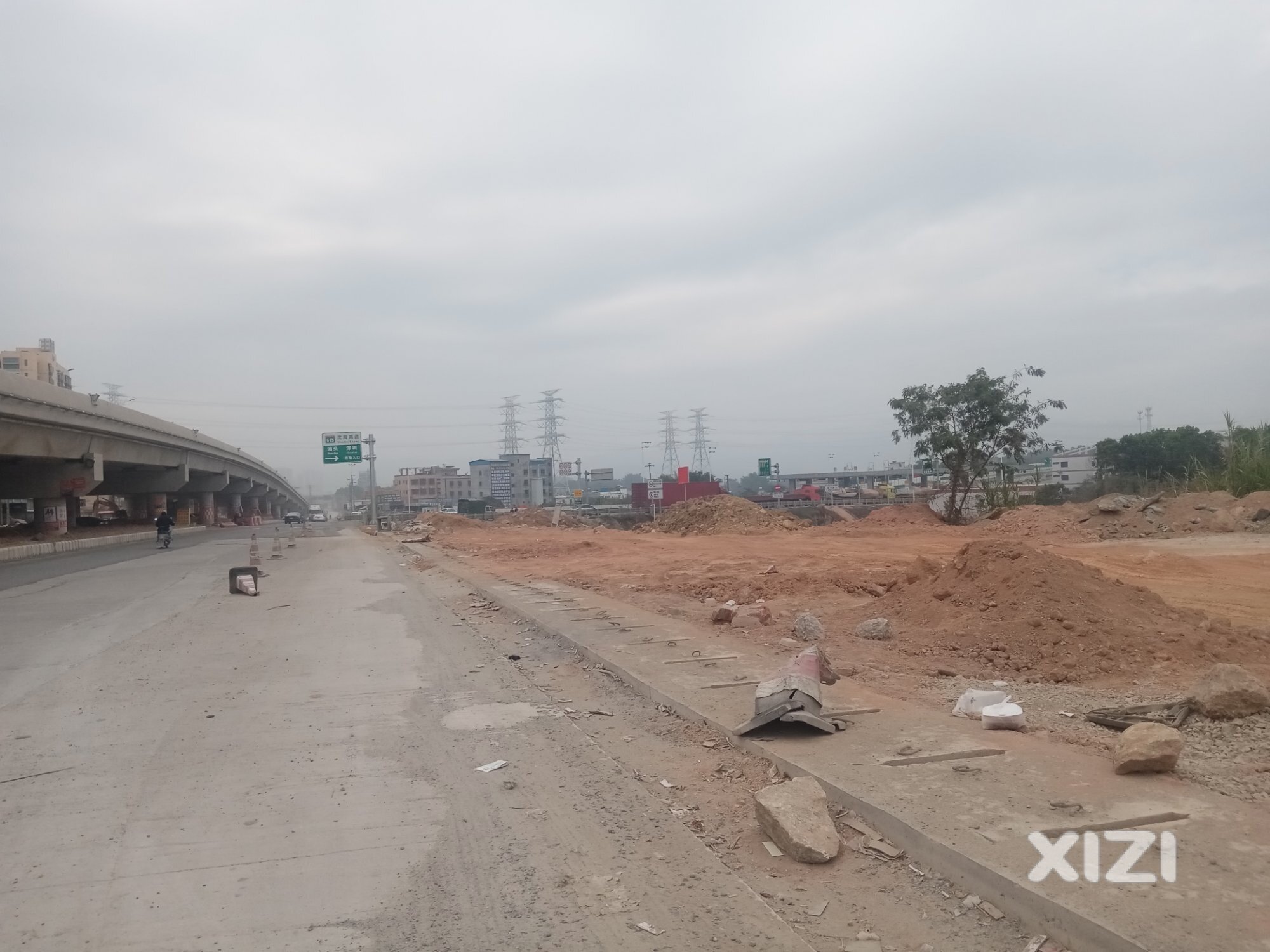 吉隆白云仔收费站出口路段进行扩建拓宽改造，成为惠东最大收费站