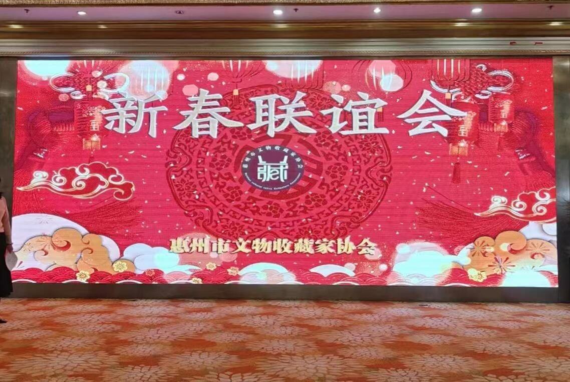 举杯祝新天