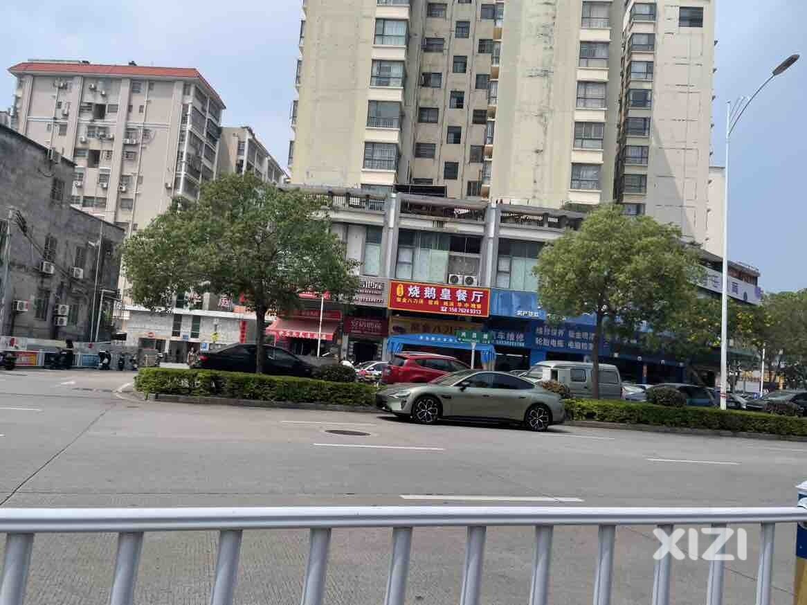 金山湖偶遇小米SU7