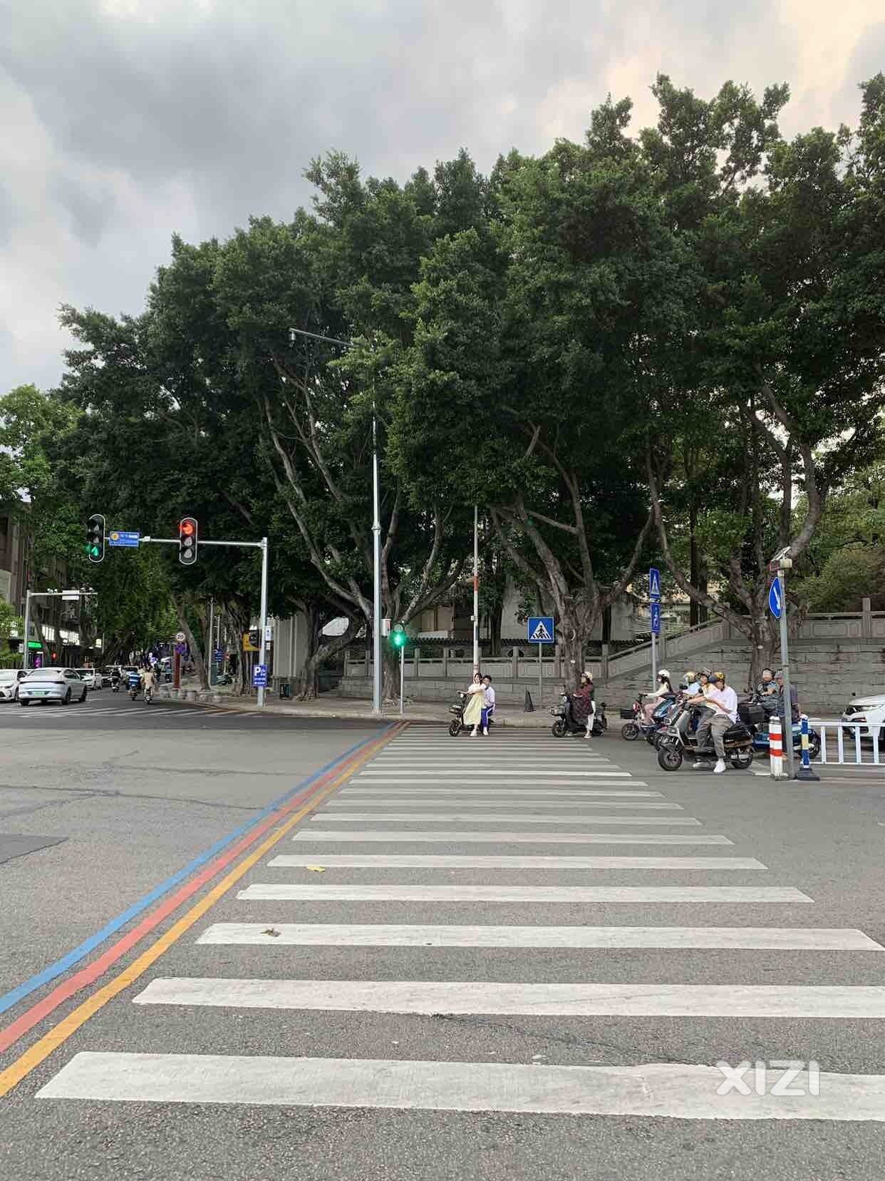 这个红绿灯是不是太短了？好像每次只有10秒