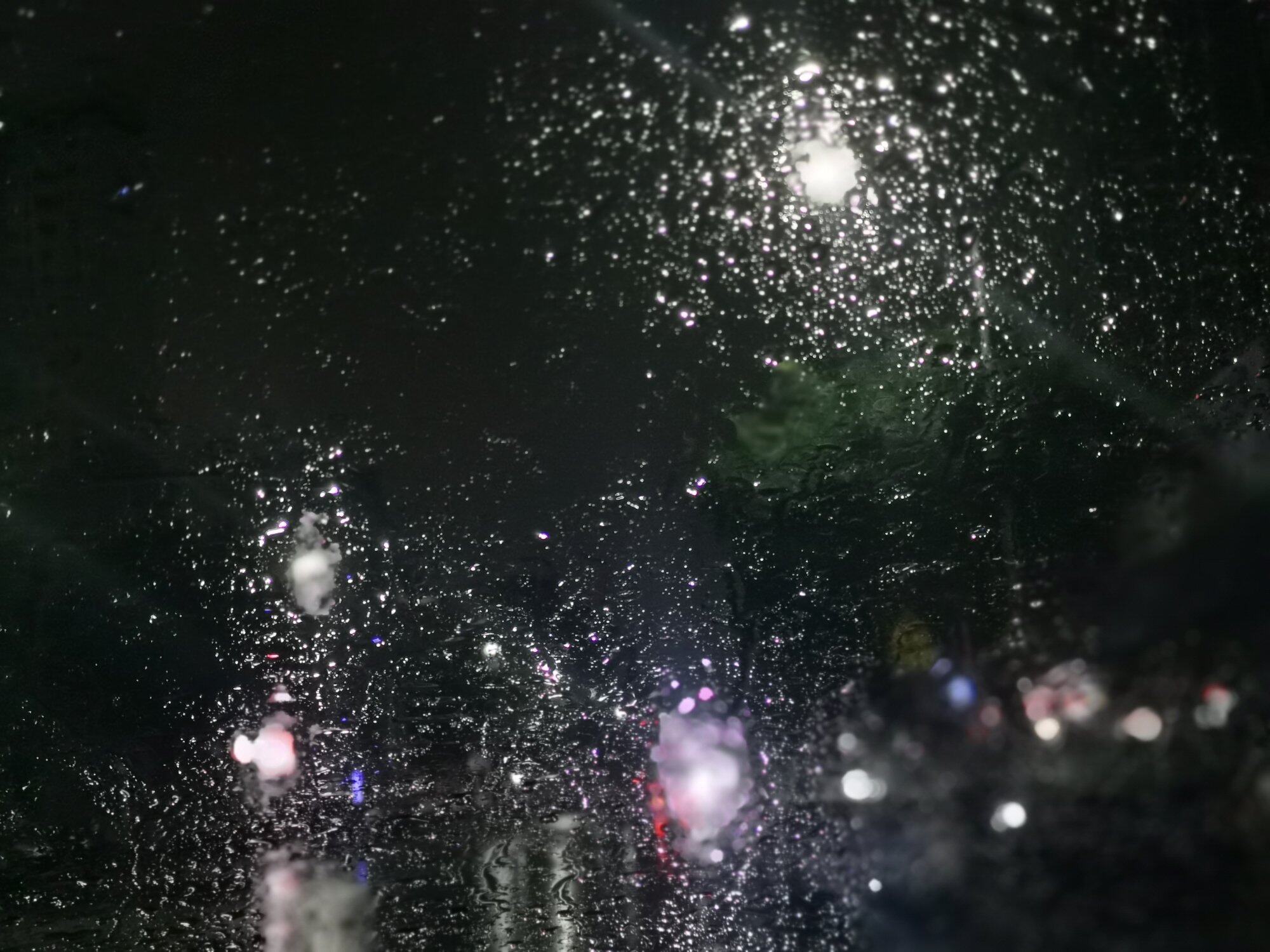 下雨天没个伴