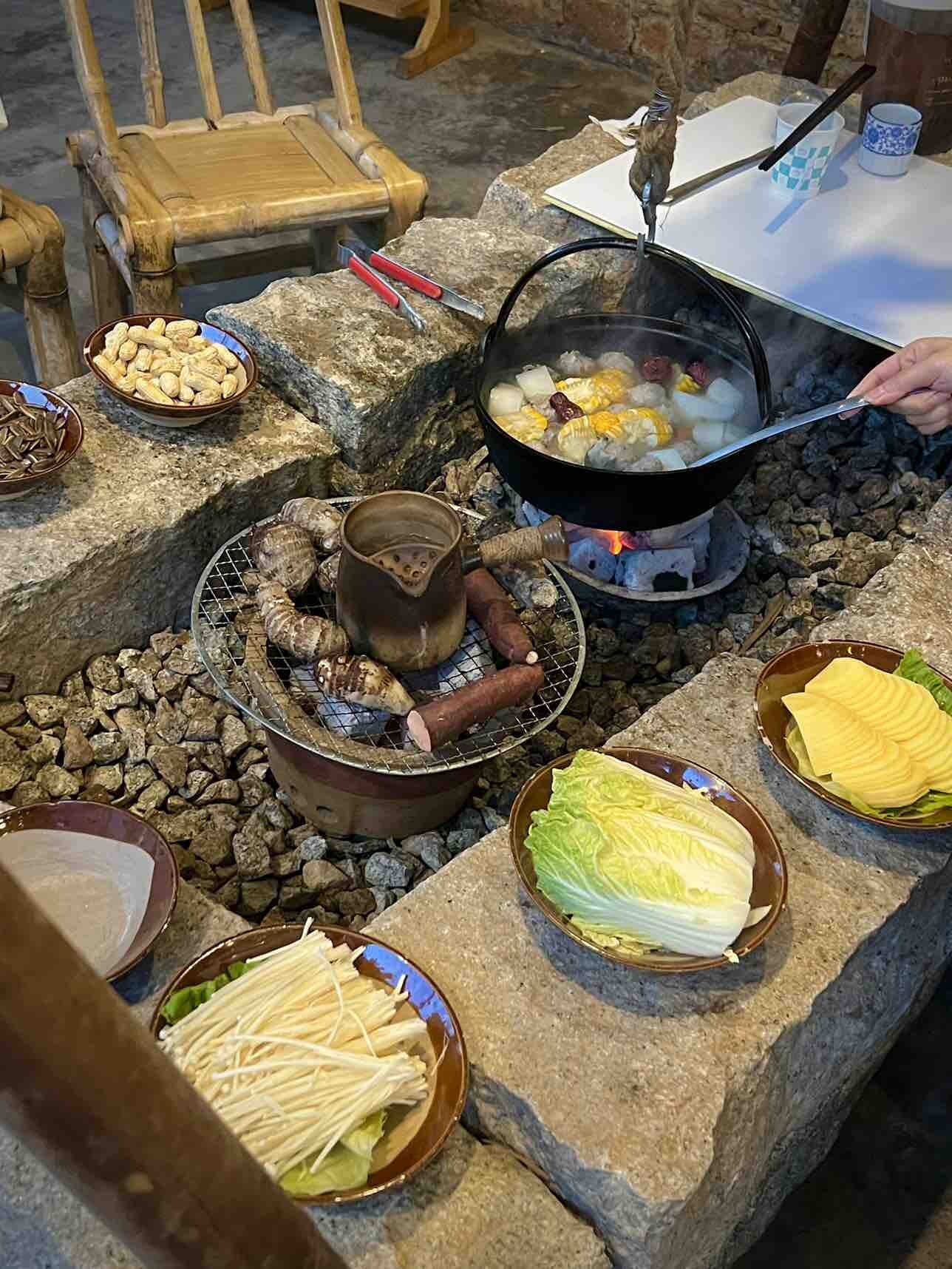 惠州美食：惠州真的太超前啦！居然吃到了吊炉火锅～