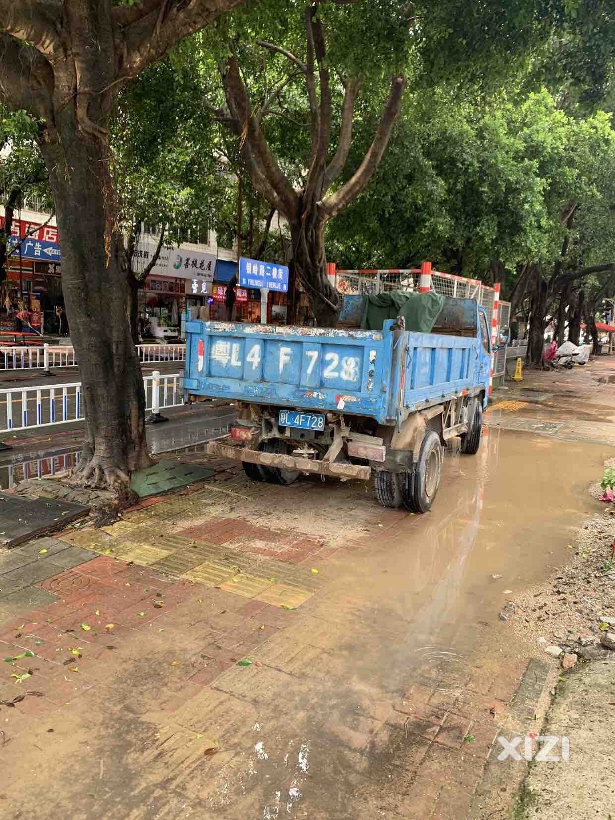交警平时停几分钟就贴