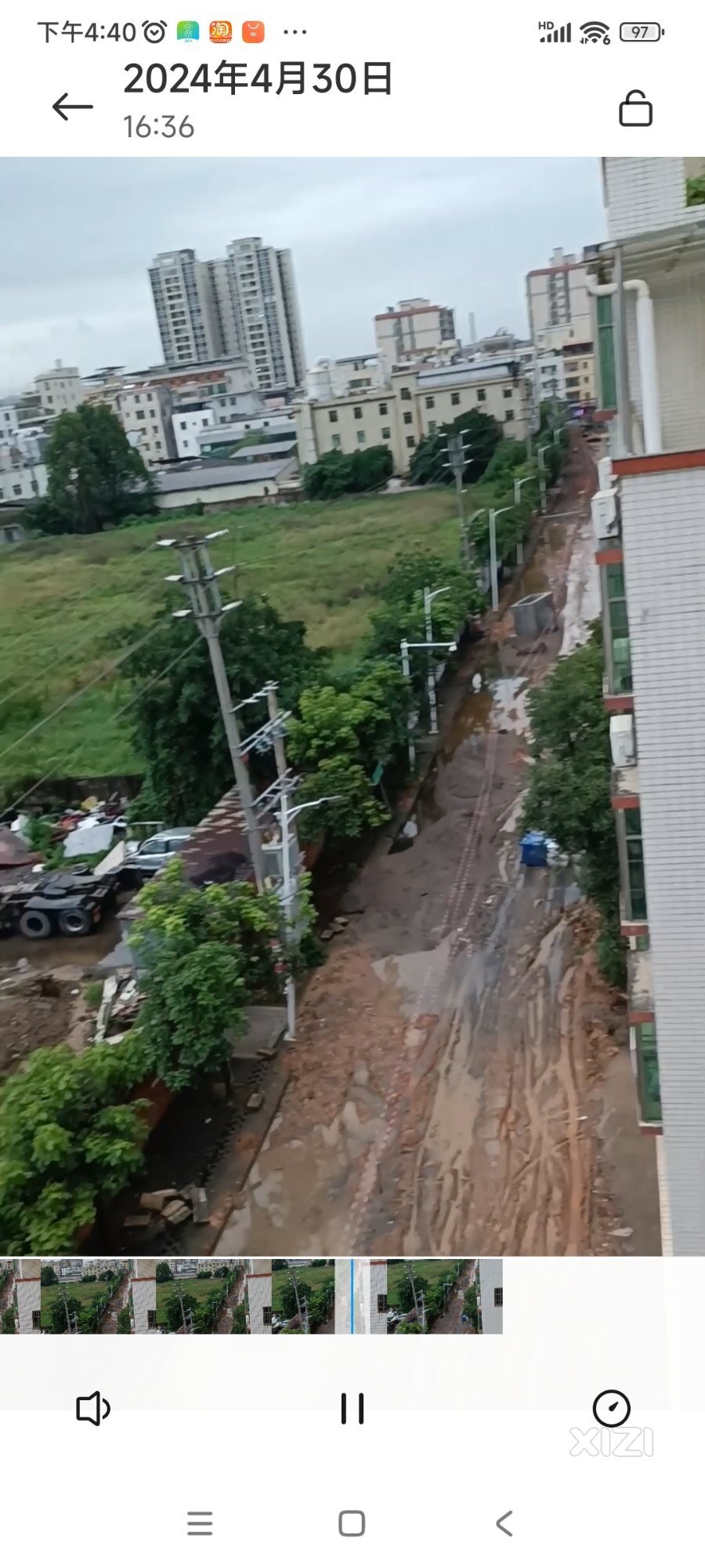 这条路没修好，横路又开始挖，这是什么操作？