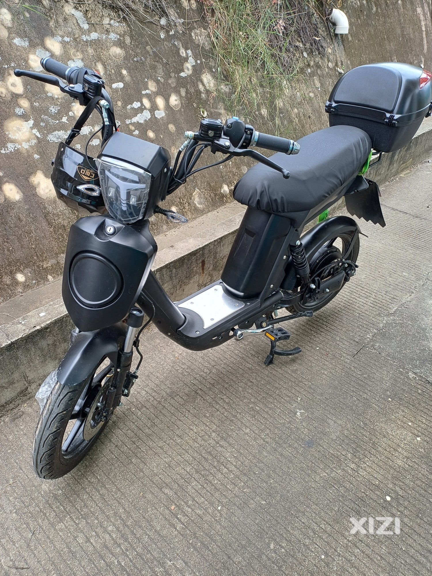摩托车型电动车自行车