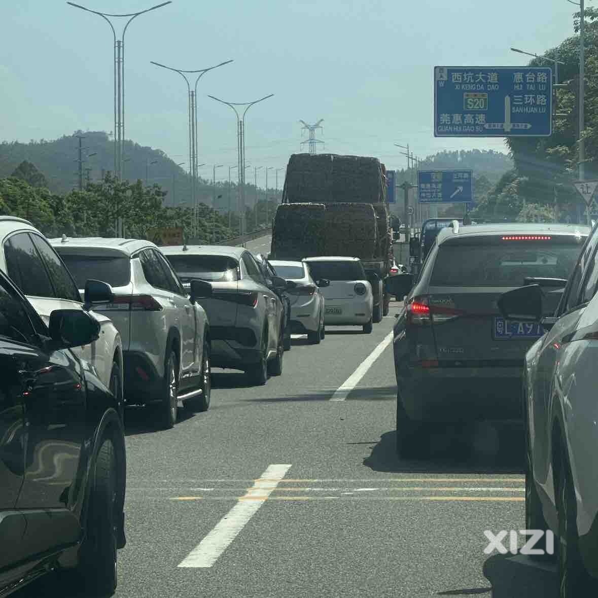四环南路 演达大道交叉口好堵车啊！