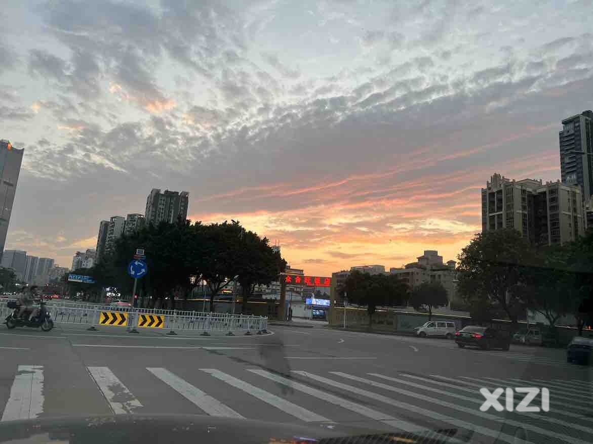 今日的晚霞不错，夏天