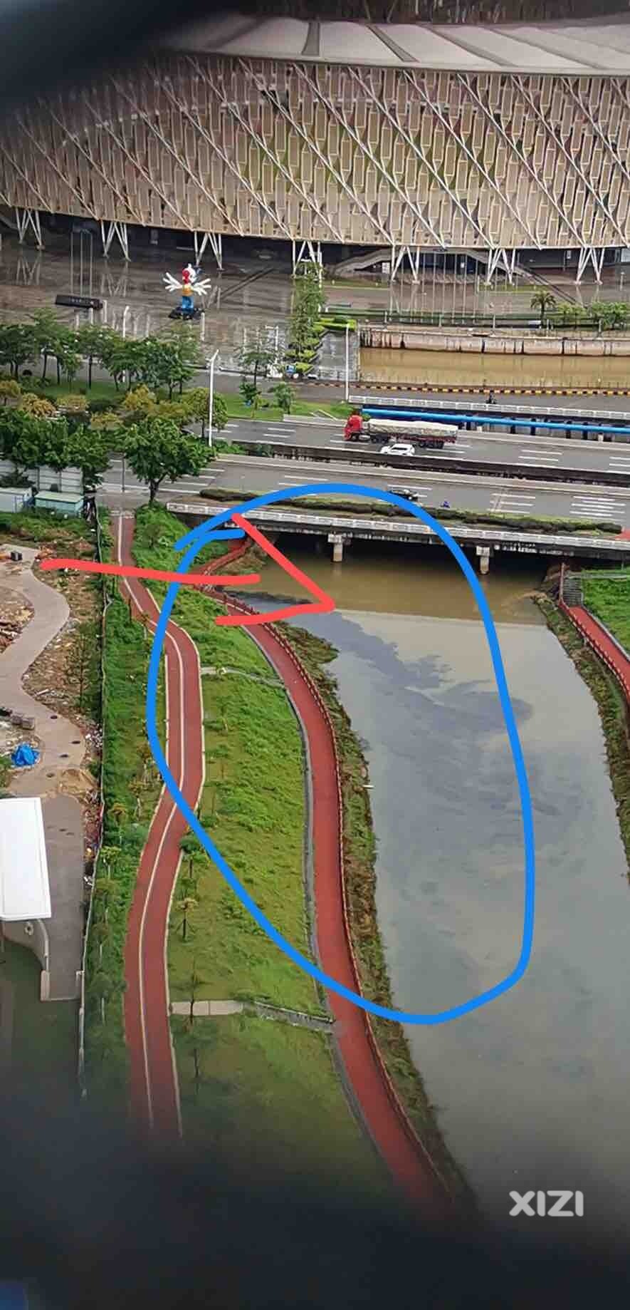 投入一百多亿的雨污分流工程，居然有这么大一条污水管排入莲塘布河