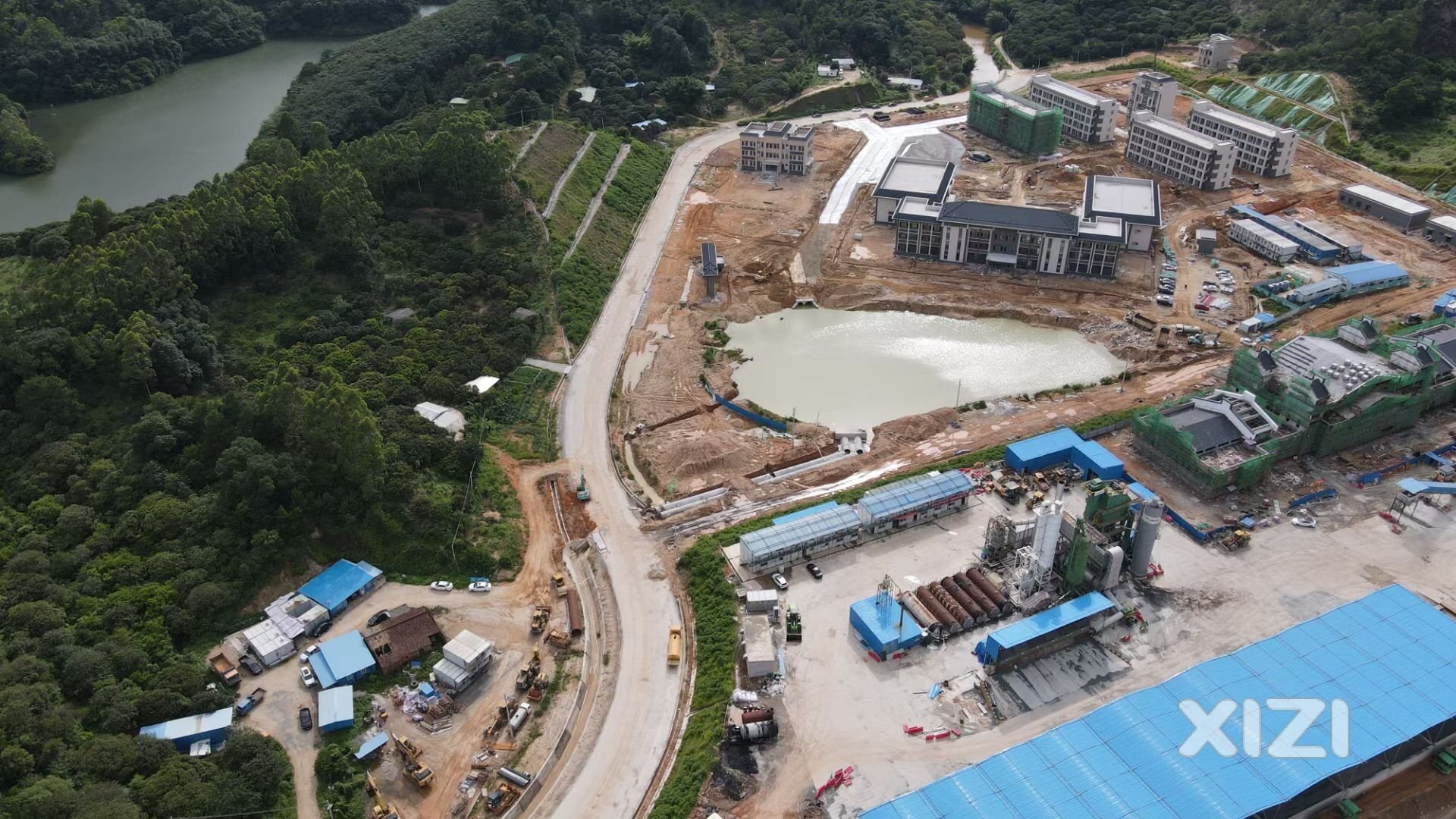 惠龙高速全程两个服务区，其中一个在这里