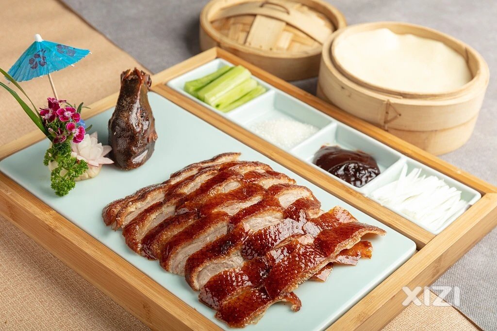 论美食团购对客户和商家的影响。