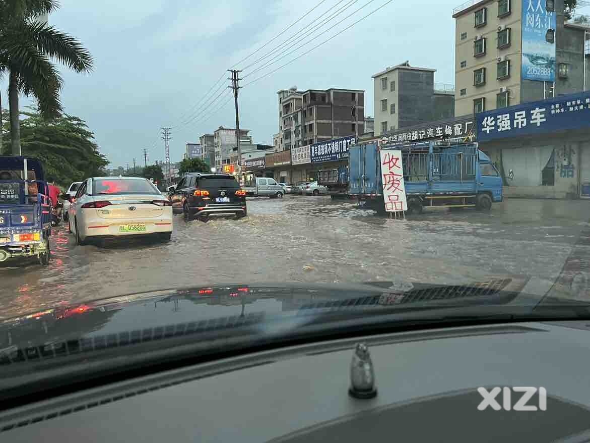 每次下雨都夹杂着兴奋