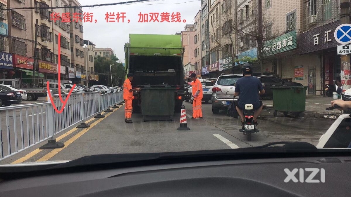 窄窄华盛东街居然加上隔离栏，双黄线，堵车堵车！