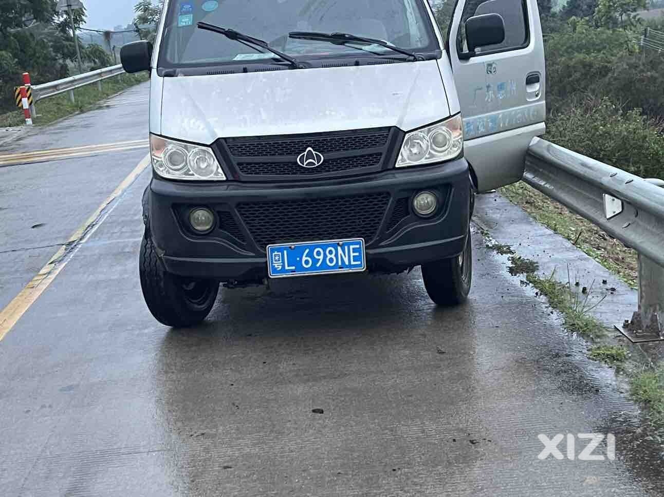 粤LGP273白色suv肇事逃逸