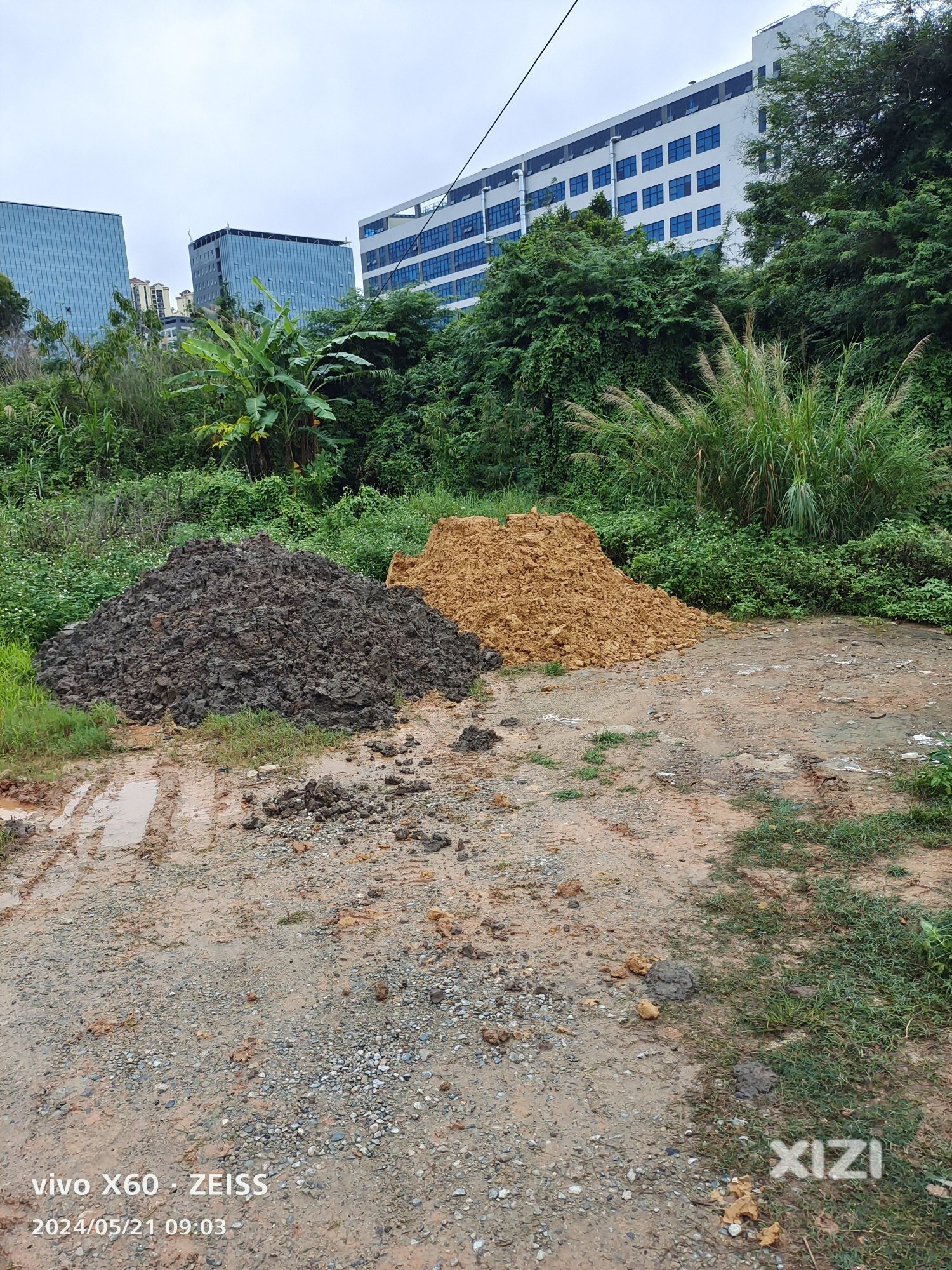 惠阳三和街道建筑垃圾乱倒，执法不严，影响文明城市。
