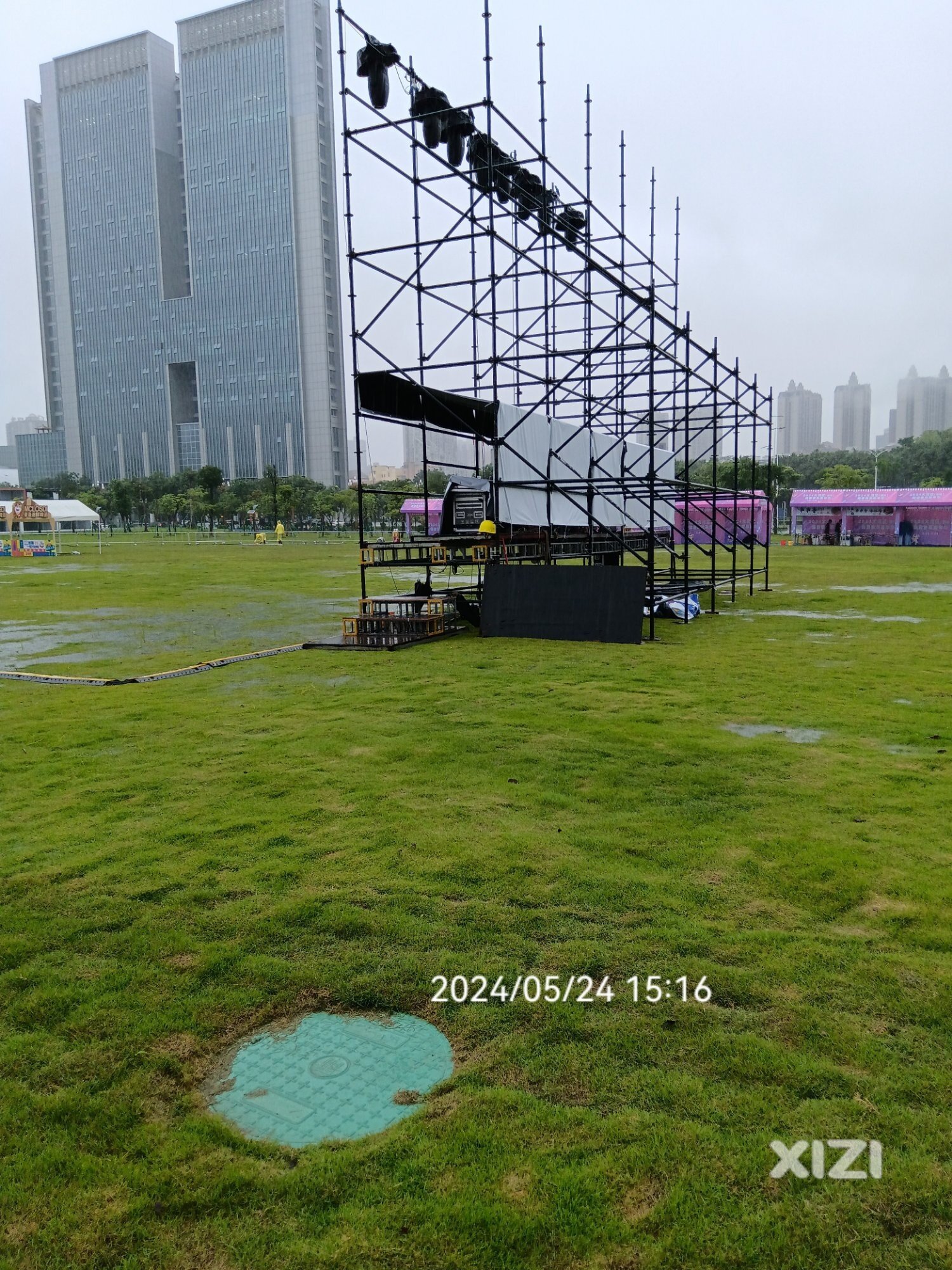 雨下个不停，让我白跑了。