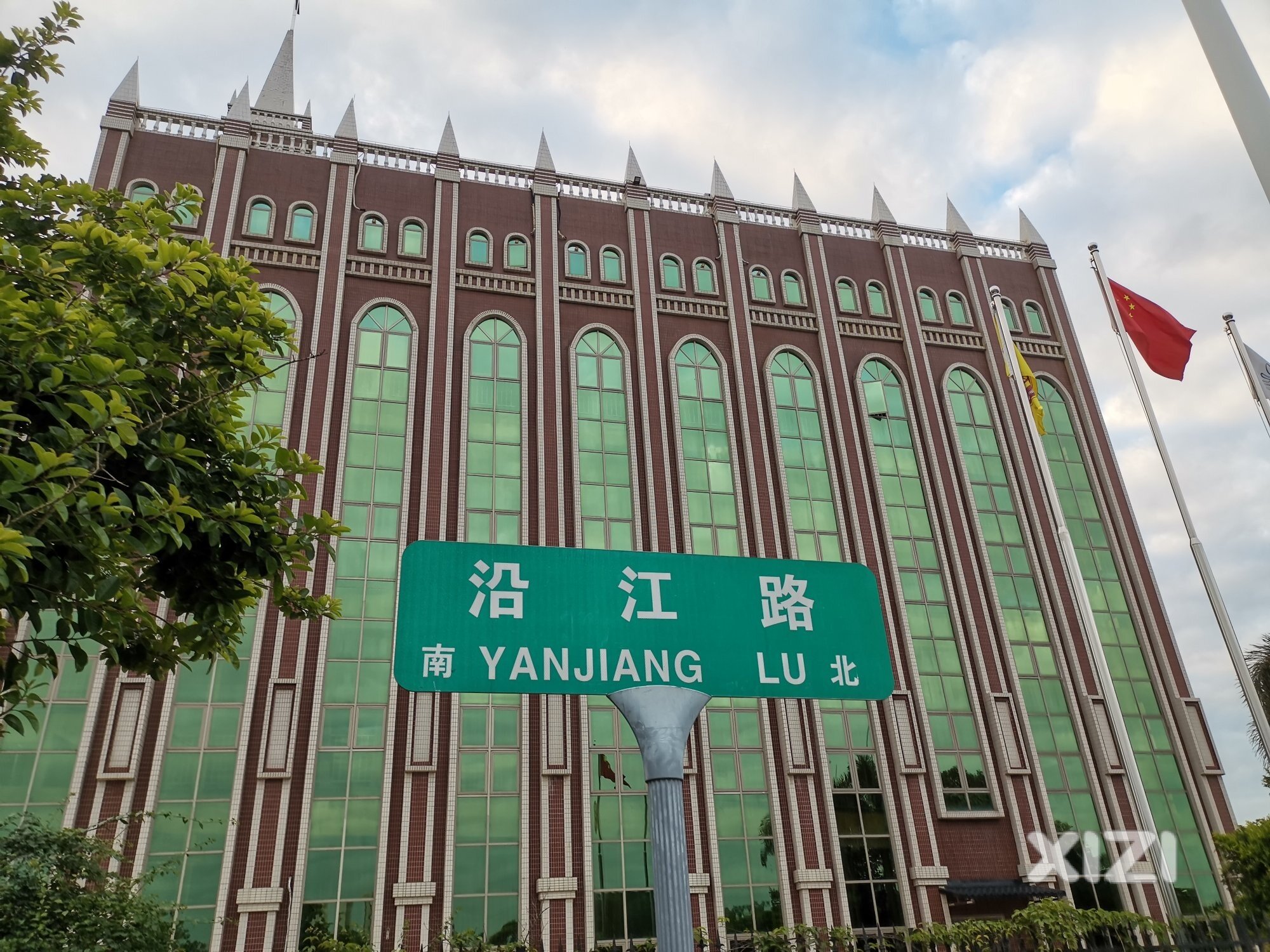 繁华演进摆摊拓路降坡。。