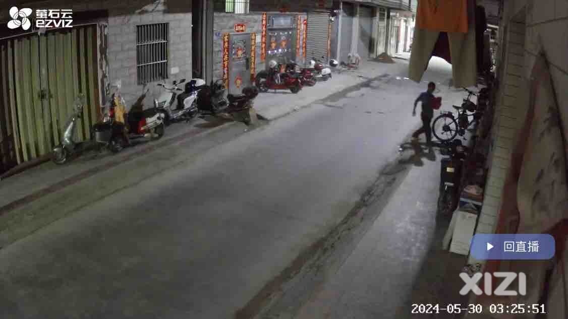 注意：变态佬收女性衣服，小金口长湖街附近