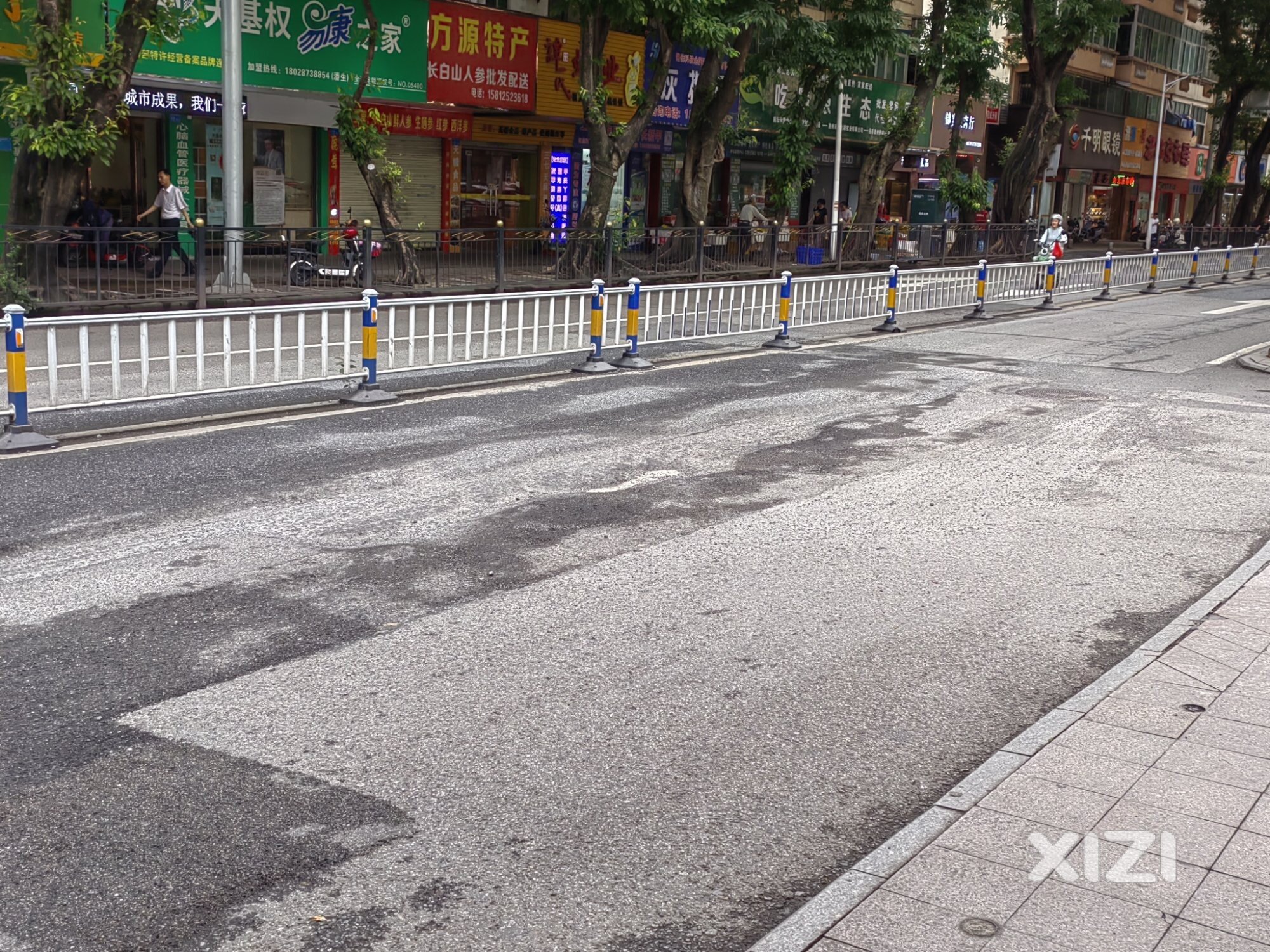 南坛西路与湖景花园入